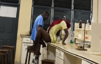 Ghanaian student nacked by student a laboratory - XXX Video